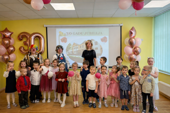 DAUDZ LAIMES DZIMŠANAS DIENĀ!